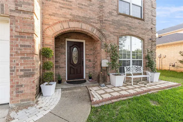 2312 Green Mere DR, Arlington, TX 76001