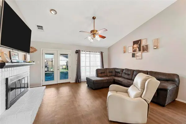 824 Bailey Drive, Cedar Hill, TX 75104