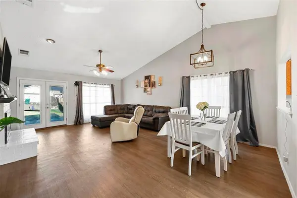 824 Bailey Drive, Cedar Hill, TX 75104