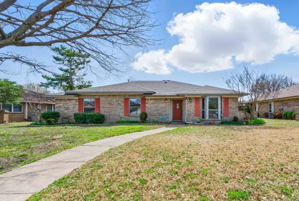 208 Gold Finch Dr, Richardson, TX 75081-3905