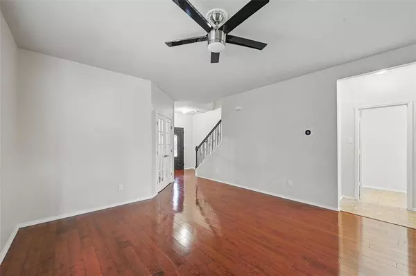 2644 Brookvalley Lane, Grand Prairie, TX 75052