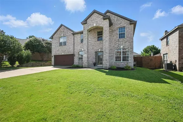 1906 Walnut Hills Lane, Mansfield, TX 76063