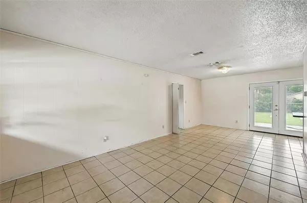 3825 Carey Street, Fort Worth, TX 76119