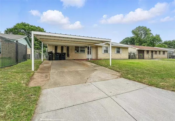 3825 Carey Street, Fort Worth, TX 76119