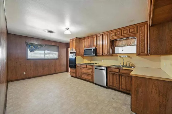 5529 Kilpatrick Avenue, Fort Worth, TX 76107