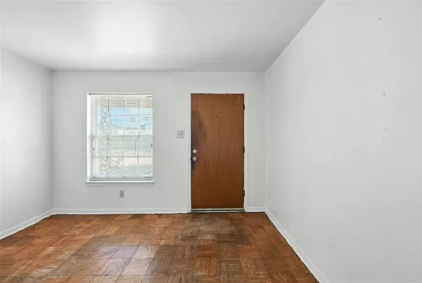 5529 Kilpatrick Avenue, Fort Worth, TX 76107