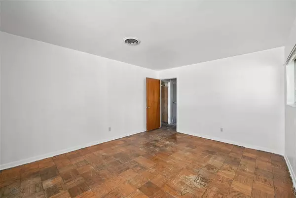 5529 Kilpatrick Avenue, Fort Worth, TX 76107