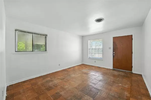 5529 Kilpatrick Avenue, Fort Worth, TX 76107