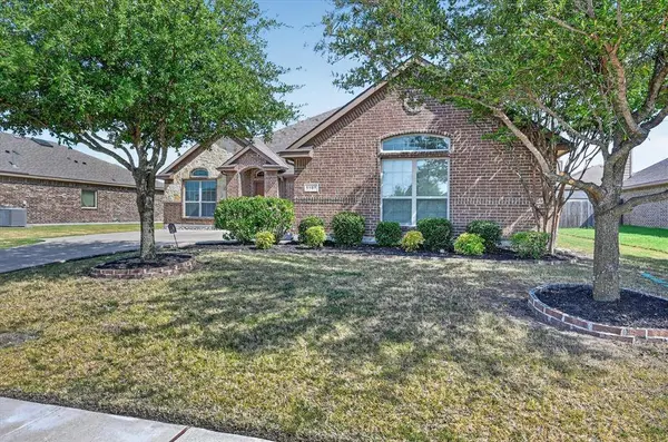 1107 Fairhaven Drive, Glenn Heights, TX 75154