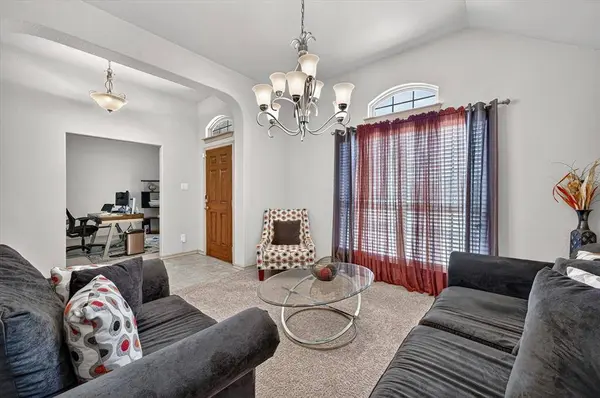 1107 Fairhaven Drive, Glenn Heights, TX 75154