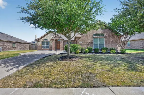 1107 Fairhaven Drive, Glenn Heights, TX 75154