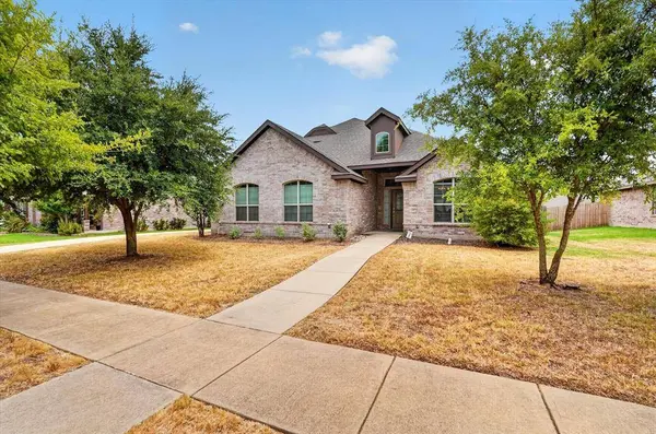 902 Mockingbird Lane, Glenn Heights, TX 75154