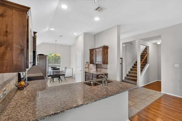 902 Mockingbird Lane, Glenn Heights, TX 75154