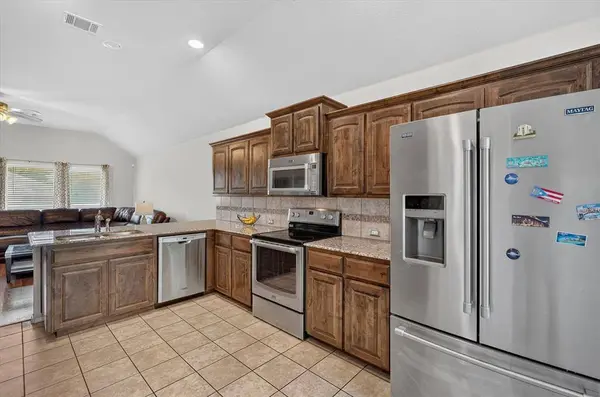 902 Mockingbird Lane, Glenn Heights, TX 75154