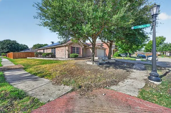 3203 Yeltes, Grand Prairie, TX 75054
