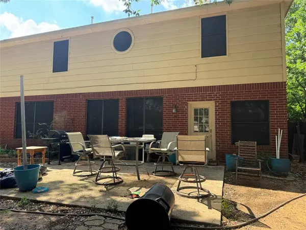 210 Carlsbad Drive, Mansfield, TX 76063