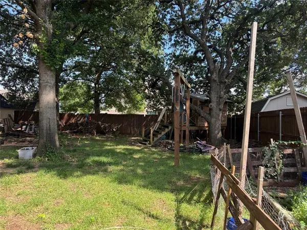 210 Carlsbad Drive, Mansfield, TX 76063