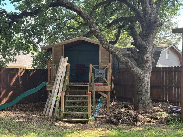 210 Carlsbad Drive, Mansfield, TX 76063