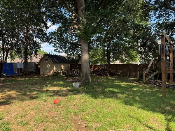 210 Carlsbad Drive, Mansfield, TX 76063