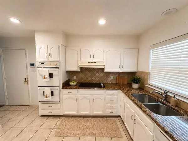 2108 Barron Lane, Fort Worth, TX 76112