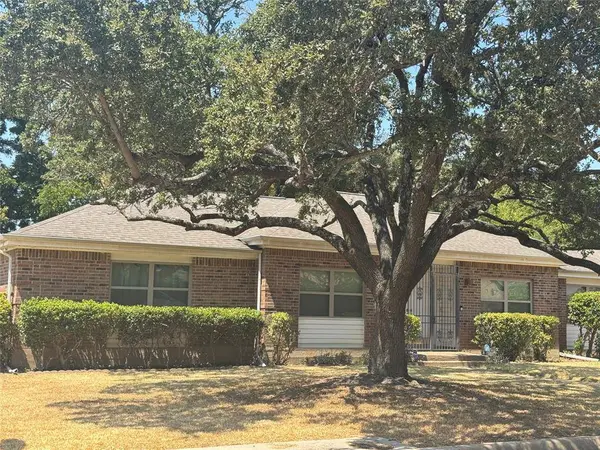 2108 Barron Lane, Fort Worth, TX 76112