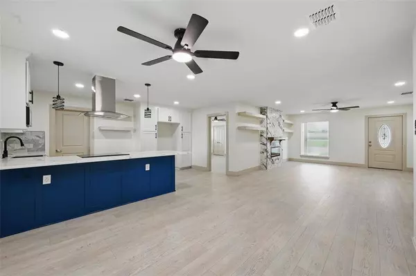 2614 E Mitchell Street, Arlington, TX 76010