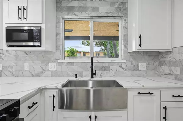 2614 E Mitchell Street, Arlington, TX 76010