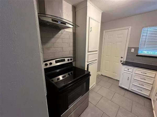 9329 Chesterfield DR, Houston, TX 77051