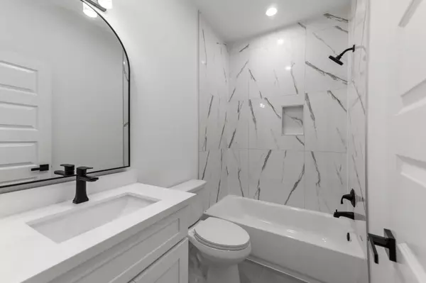 2316 Mckee ST #B, Houston, TX 77009