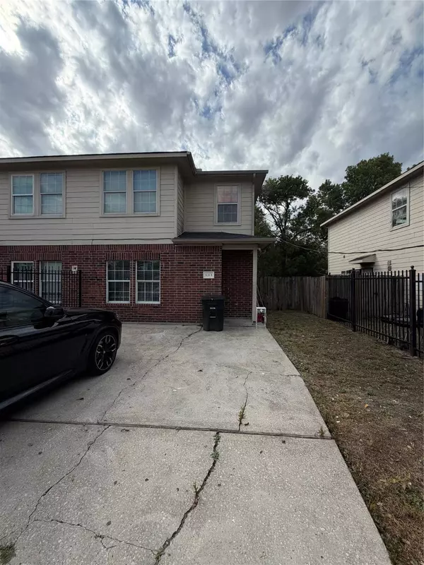 8126 Jutland RD #B, Houston, TX 77033