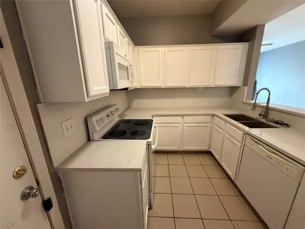 8126 Jutland RD #B, Houston, TX 77033