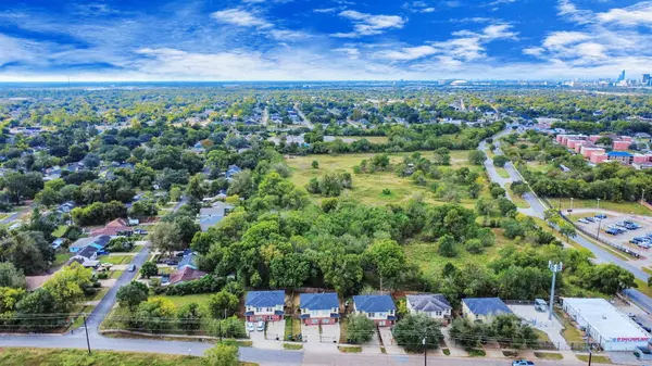 8126 Jutland RD, Houston, TX 77033