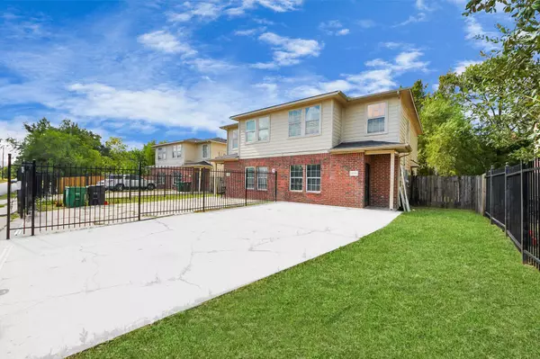 8126 Jutland RD, Houston, TX 77033