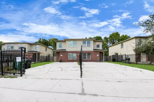 8126 Jutland RD, Houston, TX 77033