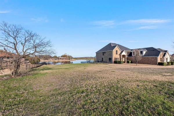 419 Breezeway Court, Cedar Hill, TX 75104