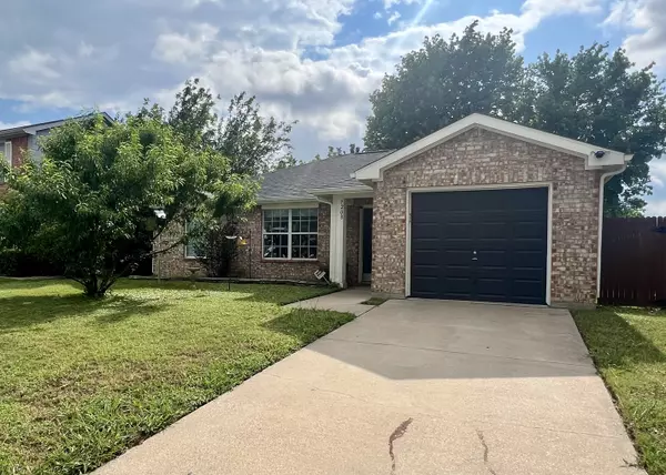 7208 Autumn Run Dr, Forest Hill, TX 76140-1930