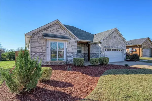 808 E 6th Street, Bonham, TX 75418