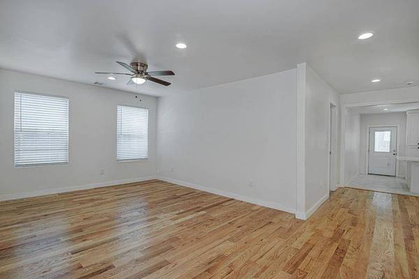 213 NE 29th Street, Grand Prairie, TX 75050