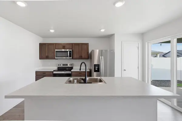 2012 E Boskoop St, Deer Park, WA 99006