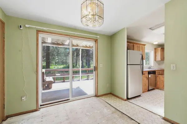 28608 N River Estates Dr, Chattaroy, WA 99003