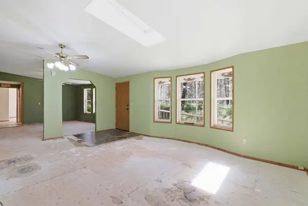 28608 N River Estates Dr, Chattaroy, WA 99003