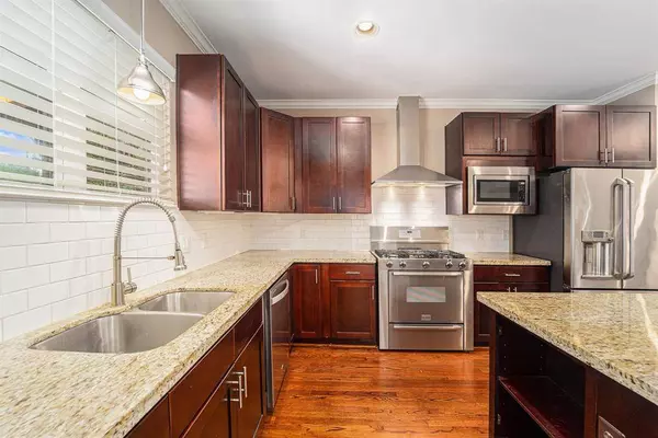 1855 Cheshire LN, Houston, TX 77018