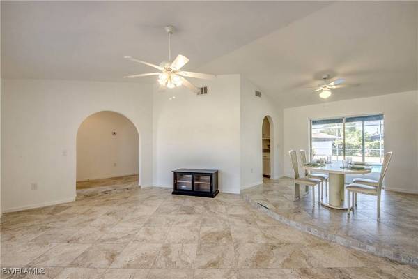 622 SE 21st LN, Cape Coral, FL 33990