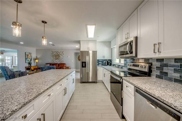 1720 Lakeview BLVD, North Fort Myers, FL 33903