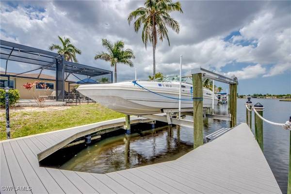 1720 Lakeview BLVD, North Fort Myers, FL 33903