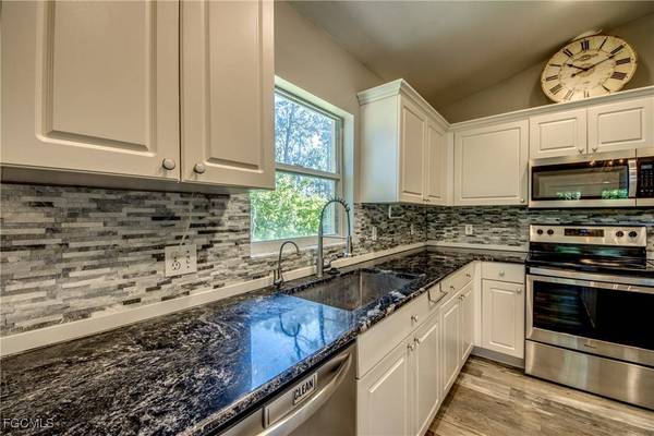 18364 Roseapple LN, Fort Myers, FL 33967