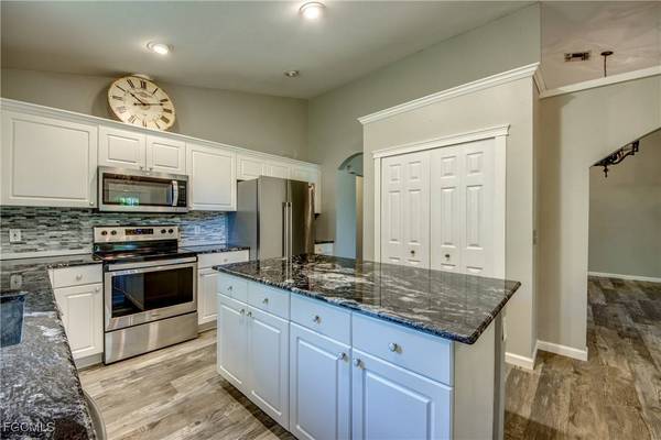 18364 Roseapple LN, Fort Myers, FL 33967