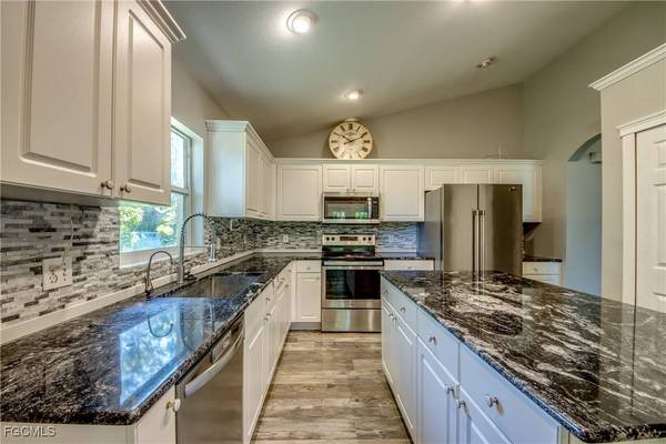 18364 Roseapple LN, Fort Myers, FL 33967