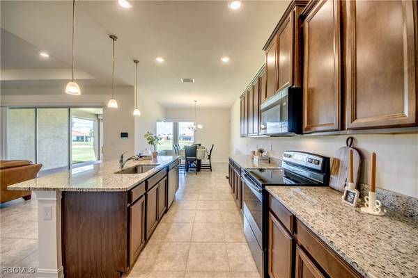 3668 Avenida Del Vera, North Fort Myers, FL 33917