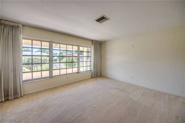 821 SE 41st ST, Cape Coral, FL 33904